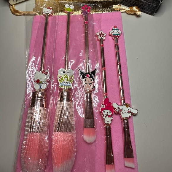 Sanrio Character Makeup Brush Set - Pink and Gold - Picture 4 of 13
